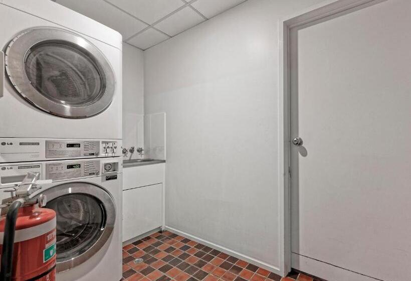 Мотель Chalet Motor Inn