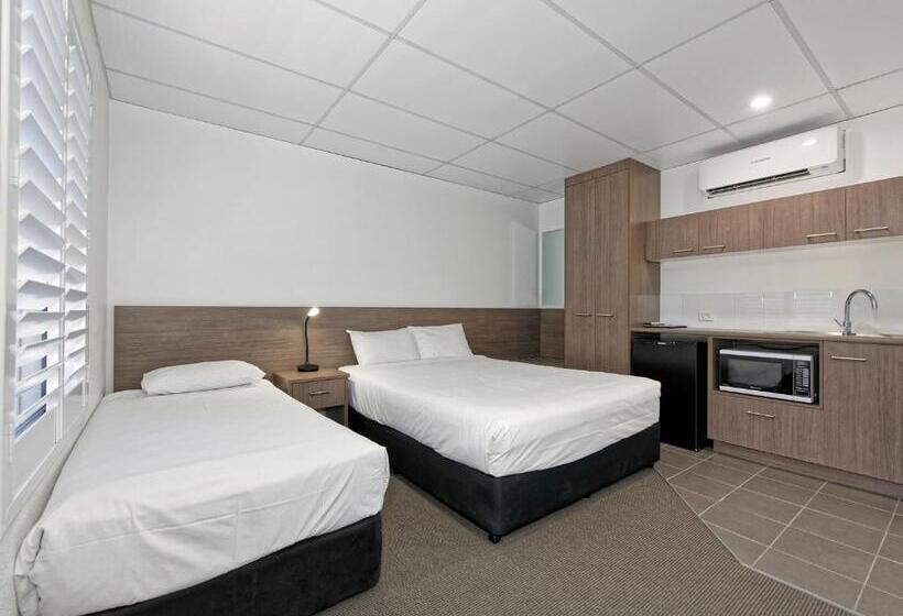 Мотель Chalet Motor Inn