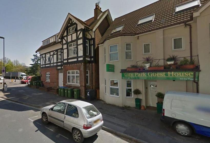 بنسيون City Park Guest House