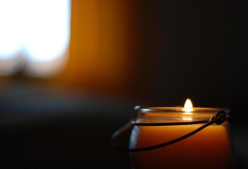 Пансион The Yellow House