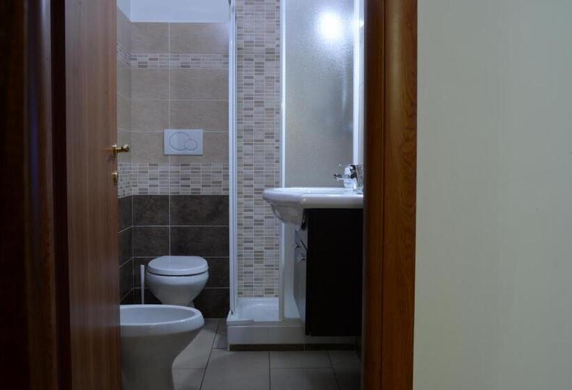 Пансион The Yellow House