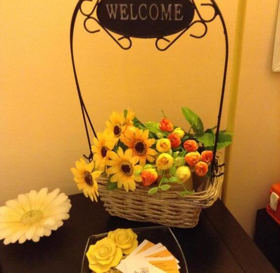 Пансион The Yellow House