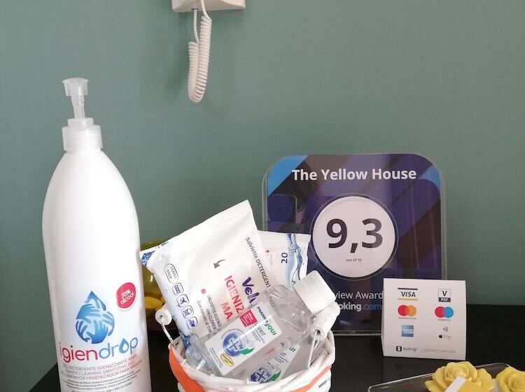 Пансион The Yellow House