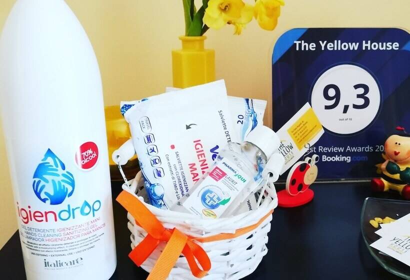 Пансион The Yellow House