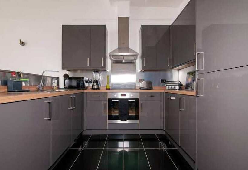 Queens Circus Serviced Apartment