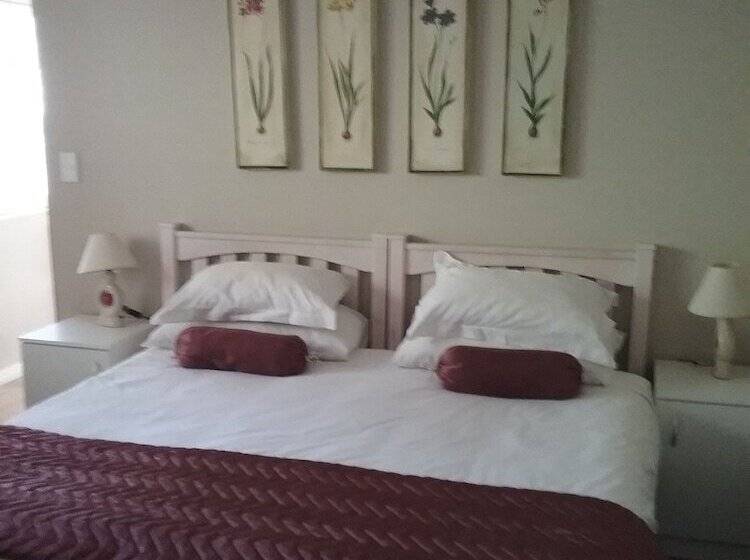 41 On Cedar Bed And Breakfast