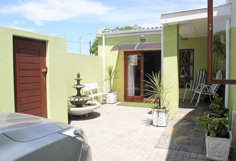 41 On Cedar Bed And Breakfast