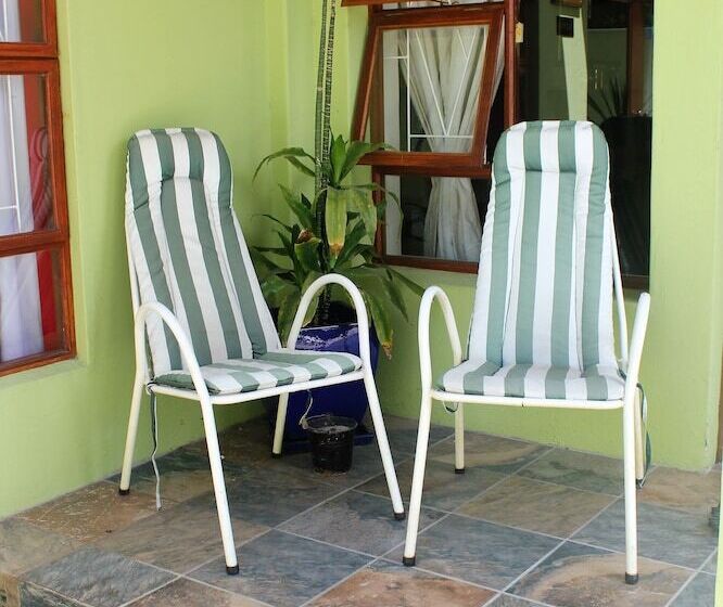 41 On Cedar Bed And Breakfast