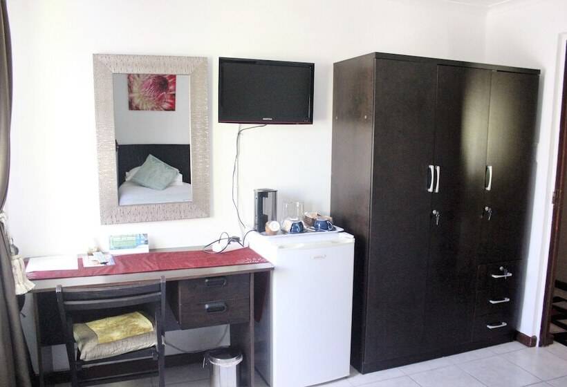 41 On Cedar Bed And Breakfast