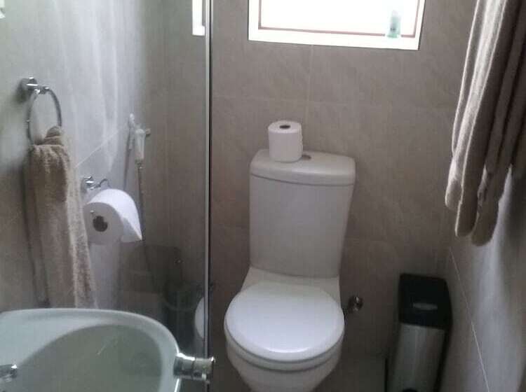 41 On Cedar Bed And Breakfast