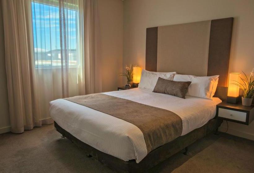 Adelaide Dress Circle Apartments North Terrace