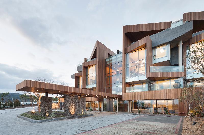 Hotel Bayhill Pool & Villa