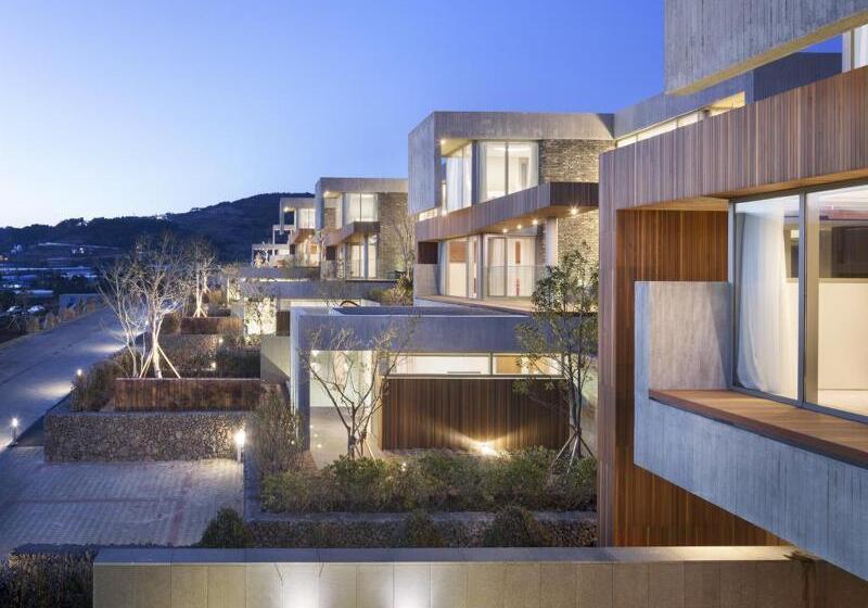 Hotel Bayhill Pool & Villa