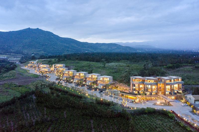 Hotel Bayhill Pool & Villa