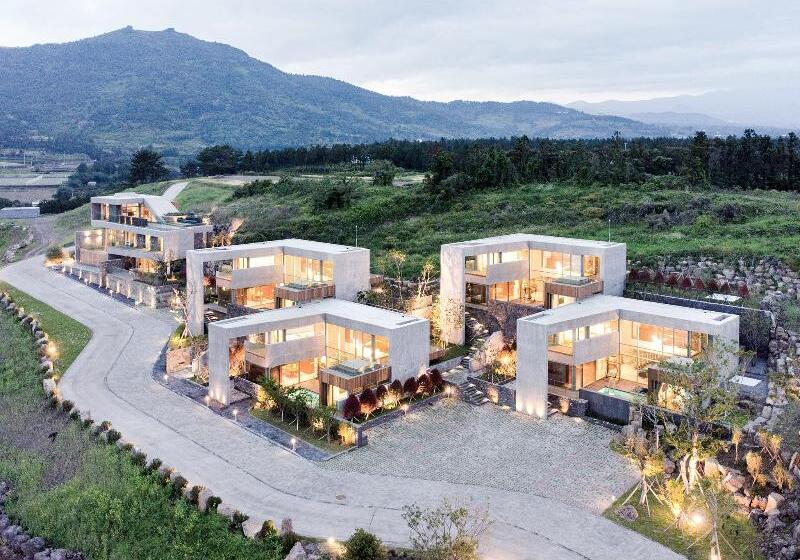 Hotel Bayhill Pool & Villa