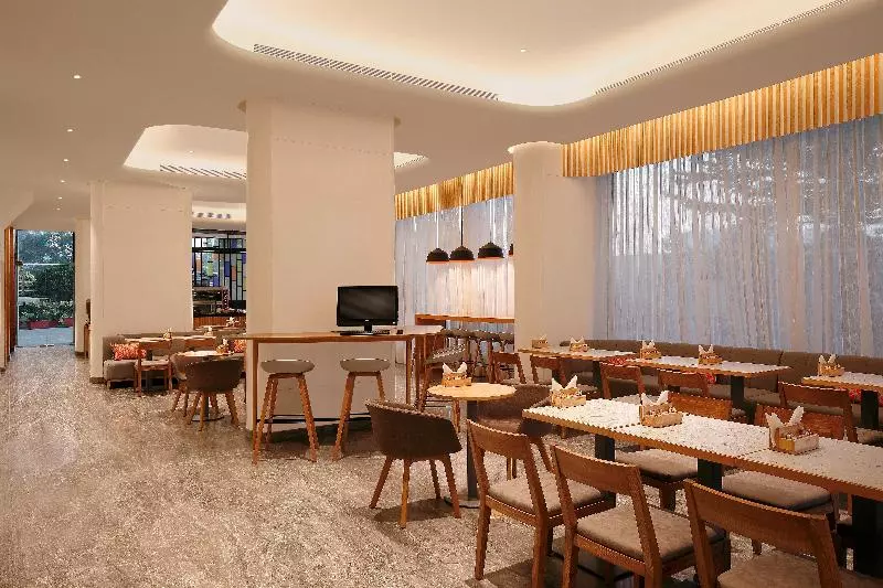 ホテル Holiday Inn Express Hyderabad Hitec City, An Ihg