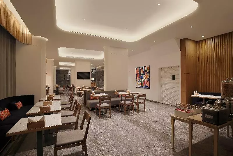 ホテル Holiday Inn Express Hyderabad Hitec City, An Ihg