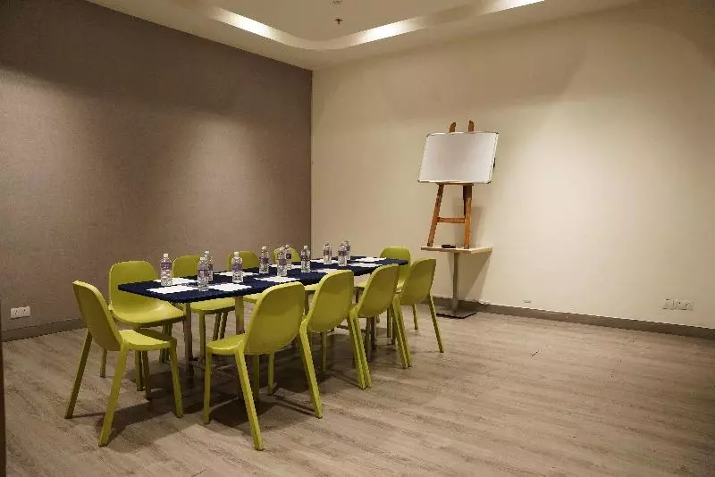 ホテル Holiday Inn Express Hyderabad Hitec City, An Ihg