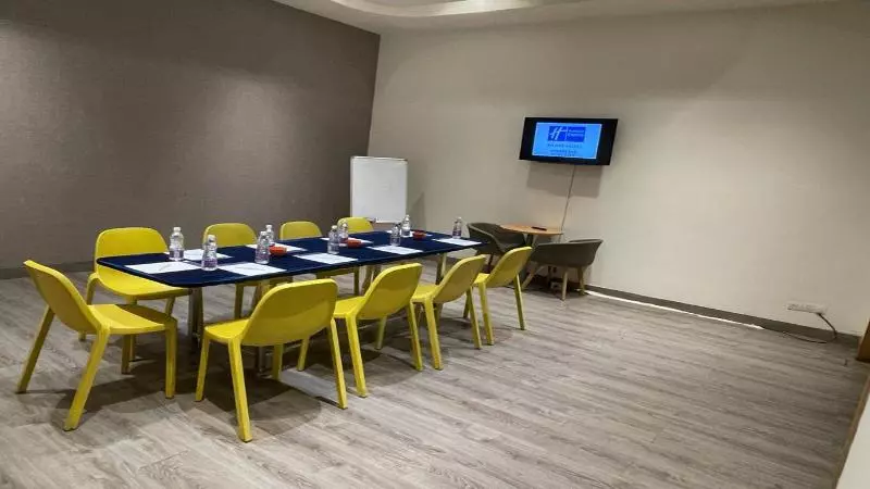 ホテル Holiday Inn Express Hyderabad Hitec City, An Ihg
