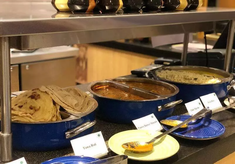 ホテル Holiday Inn Express Hyderabad Hitec City, An Ihg