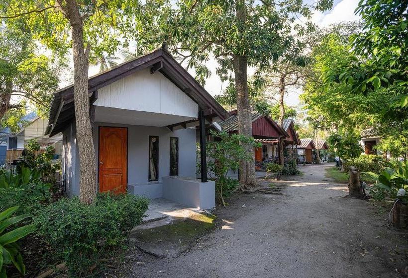 هتل The Cosy Sunset Beach Resort & Restaurant