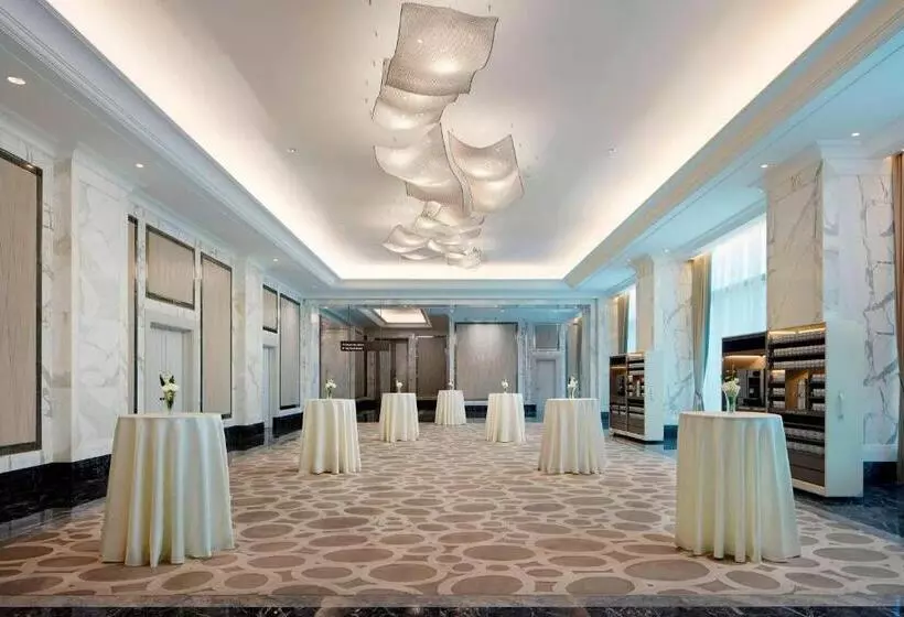 هتل The St. Regis Kuala Lumpur