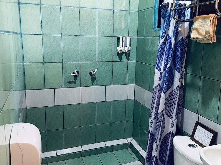 استراحتگاه Lizard King Hotel & Suites