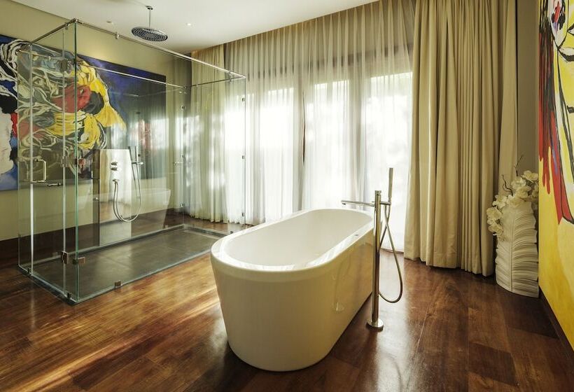 Under The Stars Luxury Apartments