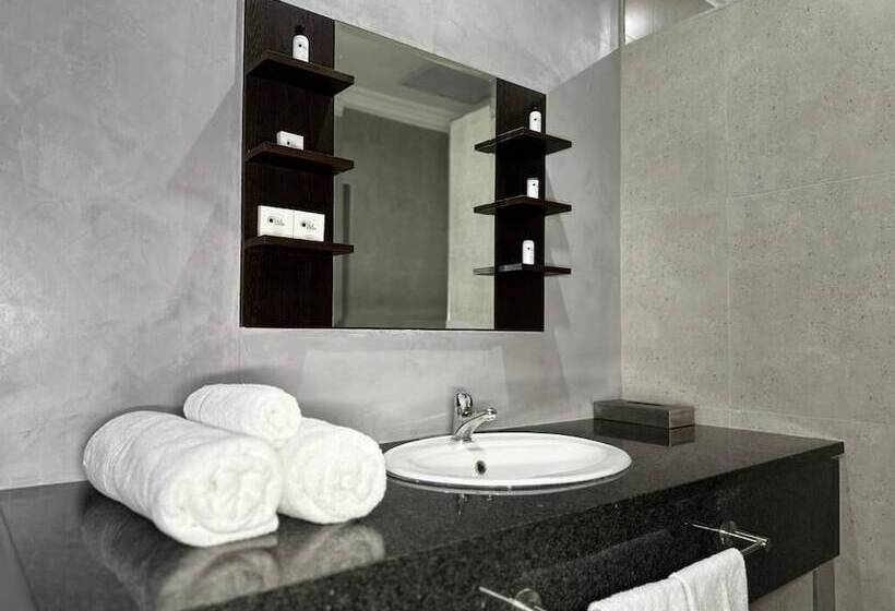 Отель La Joya Lodge Conference Centre And Spa