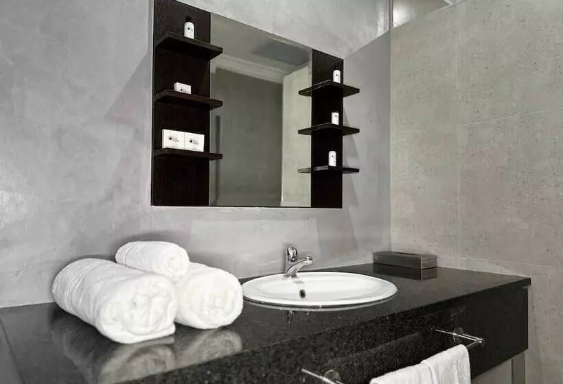 Hotelli La Joya Lodge Conference Centre And Spa