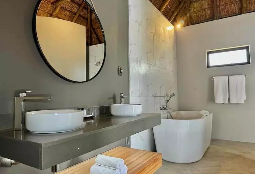 Hotelli La Joya Lodge Conference Centre And Spa