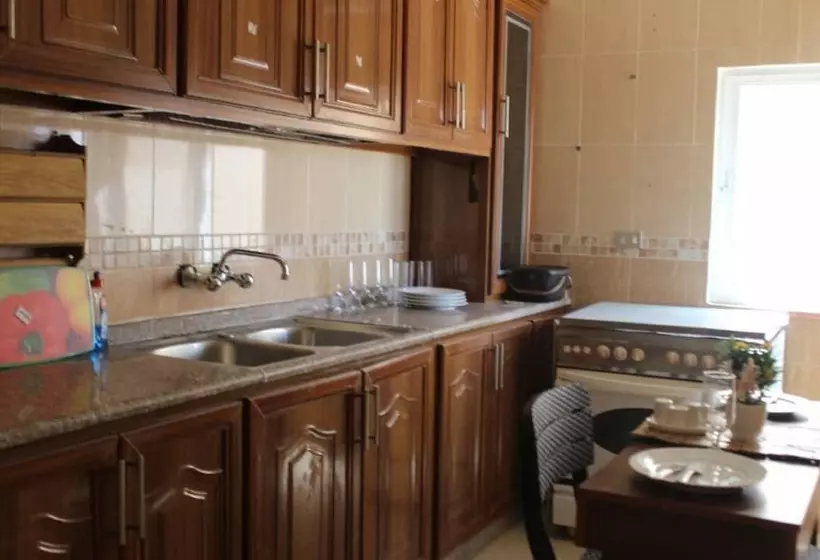 تختخواب و صبحانه Petra Rest Home