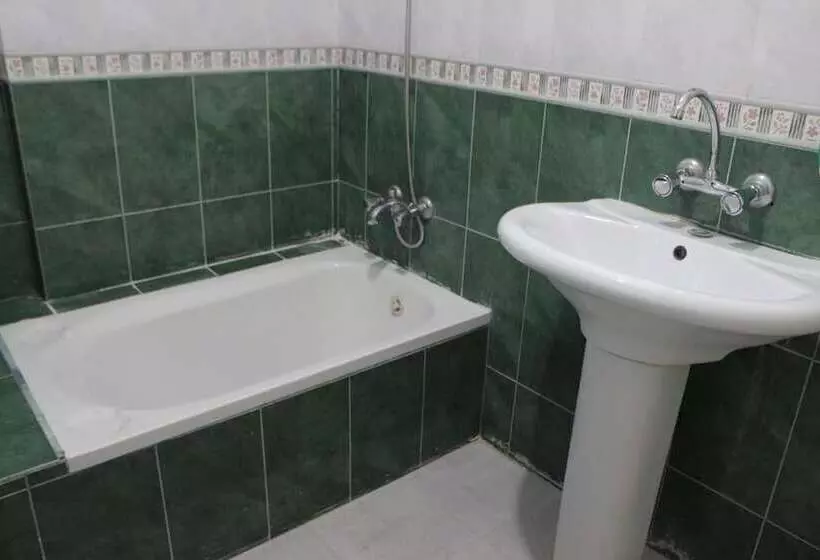 تختخواب و صبحانه Petra Rest Home