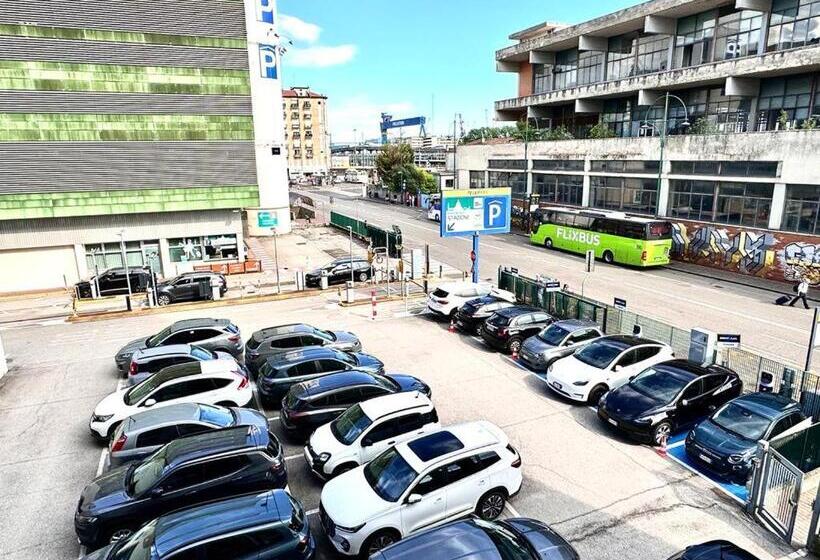 تختخواب و صبحانه Happy Stay