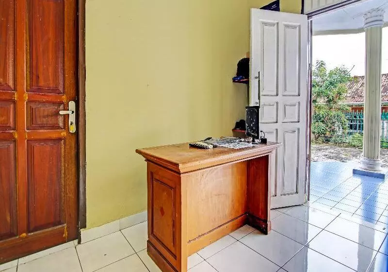 هتل Reddoorz Near Taman Polda Palembang