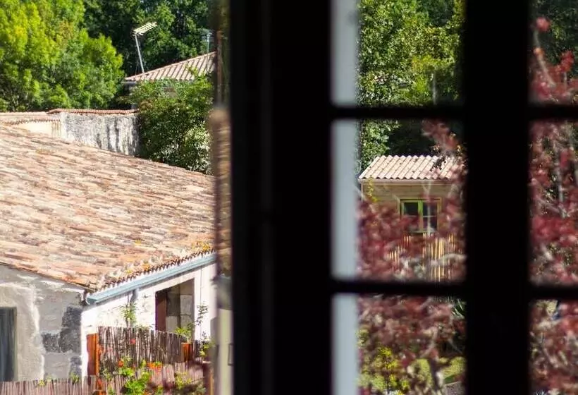 Majatalo Maison Et Table D Hôtes Le Camélia Blanc