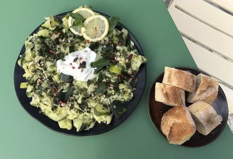 Majatalo Maison Et Table D Hôtes Le Camélia Blanc