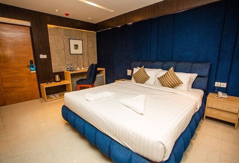 Royal Raj Hotel & Condominium