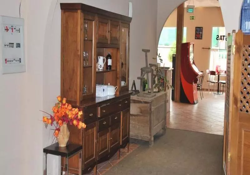 Hostal Q Albares