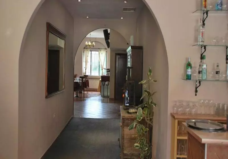 Hostal Q Albares