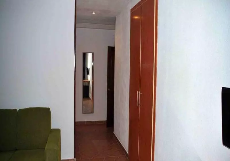 Hostal Q Albares