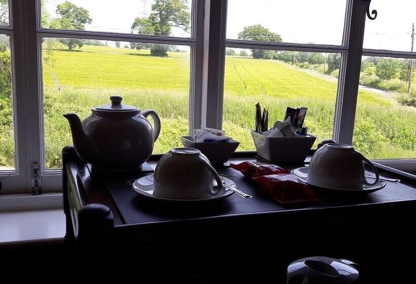 여관 The Four Horseshoes