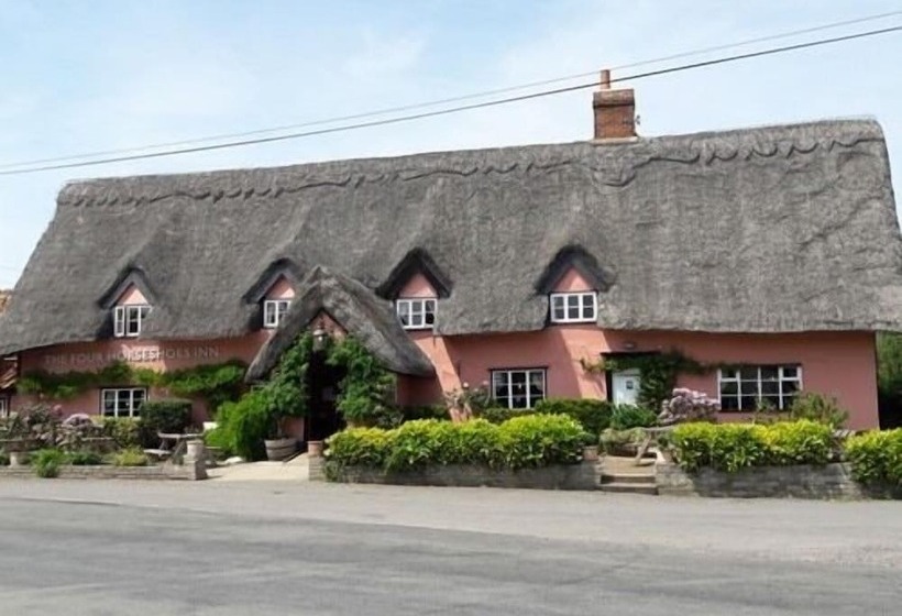 여관 The Four Horseshoes