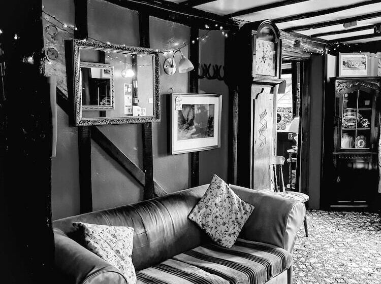 여관 The Four Horseshoes