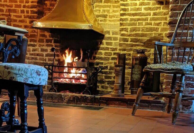 여관 The Four Horseshoes