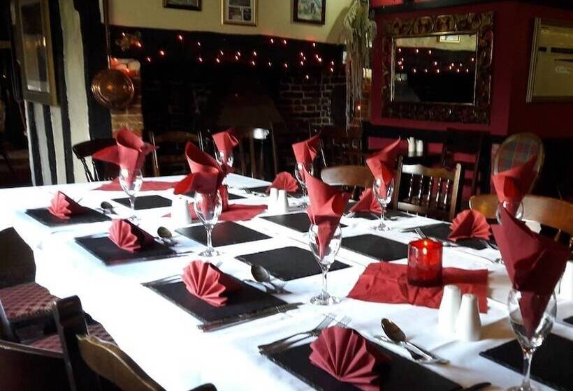 여관 The Four Horseshoes