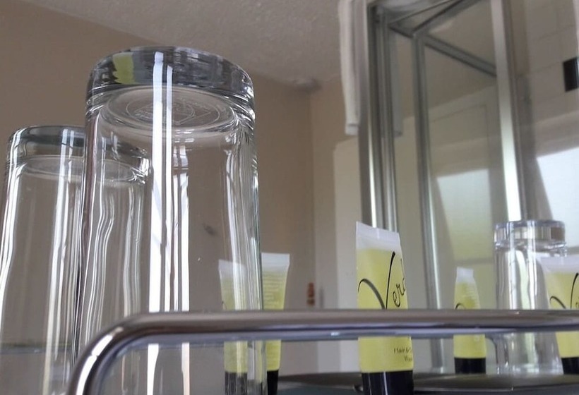 여관 The Four Horseshoes