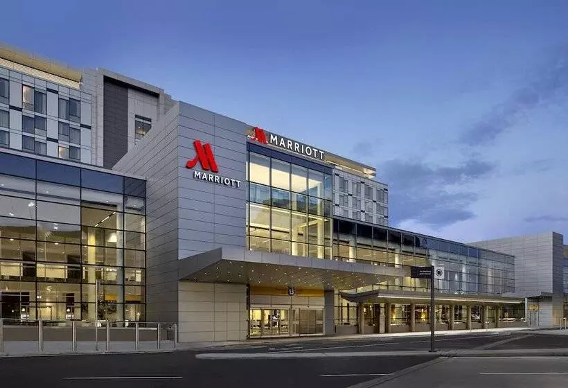 ホテル Calgary Airport Marriott Interminal