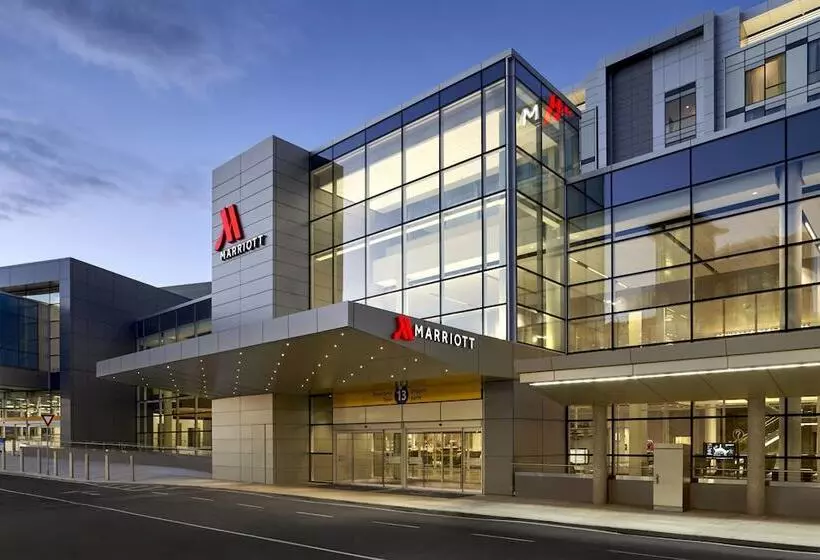 ホテル Calgary Airport Marriott Interminal