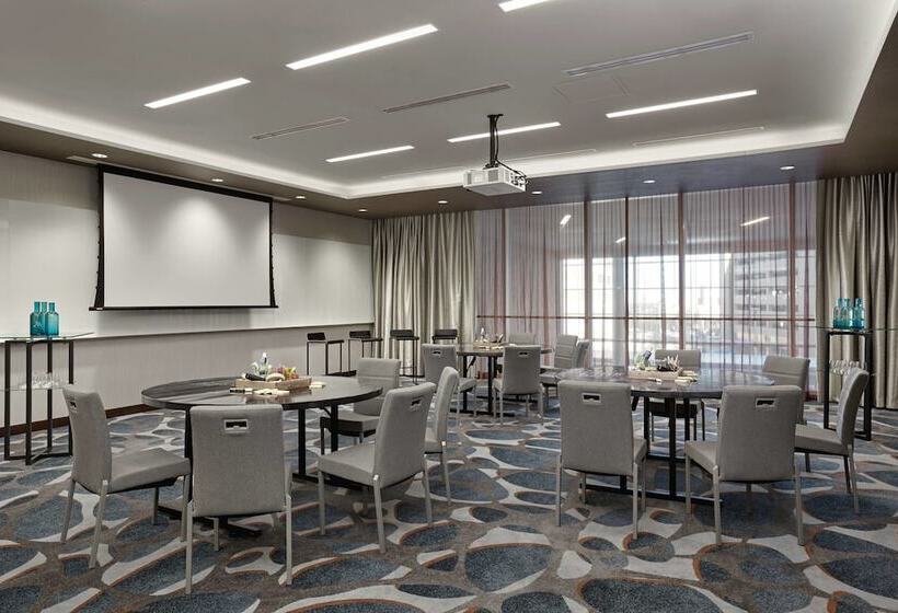 فندق Calgary Airport Marriott Interminal